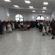 O mulțime de oameni, prezentă la inaugurarea căminului din Liteni