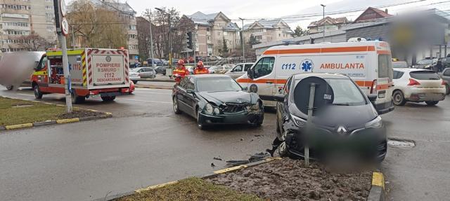 Accident cu două mașini, în Obcini