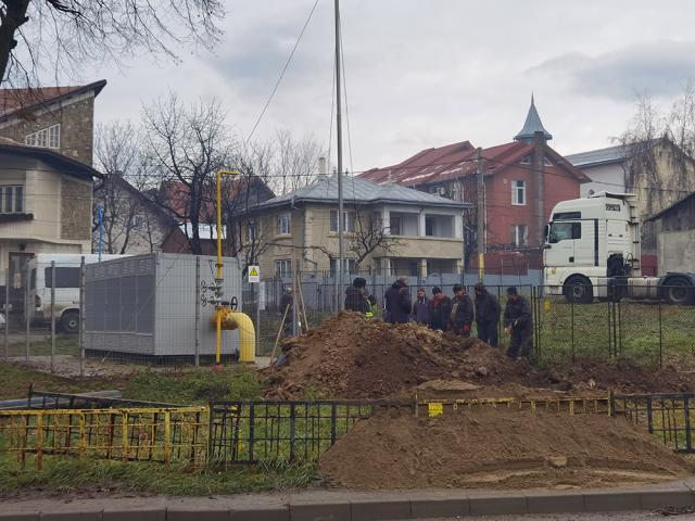Gazul metan a ajuns și în cartierul Tineretului – robinetul a fost deschis miercuri de primarul Sucevei
