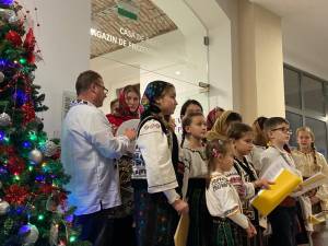 Expoziția „Roade din Pomul Vieții", realizată de artista Alina-Elena Lăzăreanu, la Muzeul Național al Bucovinei