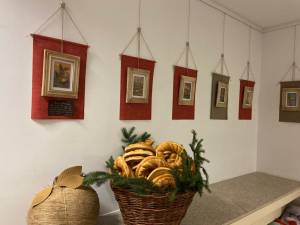 Expoziția „Roade din Pomul Vieții", realizată de artista Alina-Elena Lăzăreanu, la Muzeul Național al Bucovinei