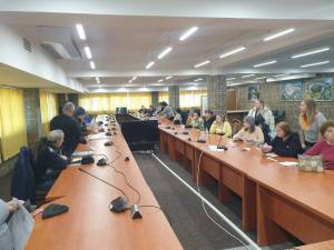 Primarul de Suceava, Ion Lungu, a avut din nou discuții, joi, cu reprezentanții locatarilor din apartamentele avariate în urma exploziei