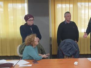 Primarul de Suceava, Ion Lungu, a avut din nou discuții, joi, cu reprezentanții locatarilor din apartamentele avariate în urma exploziei