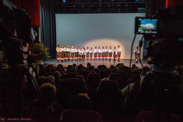 Gala de premiere „10 pentru folclor”, ediția a VII-a, a reunit pe aceeași scenă artiști din mai multe zone ale țării, într-o „poveste autentică de iarnă”