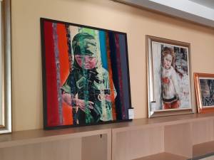 „Și povestea lor cine o spune?”, expoziția artistei Iolanda Bădăluță, la Galeria de Artă a Spitalului Județean Suceava