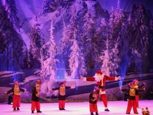 Aproape 300 de copii și tineri au participat sâmbătă la două spectacole de Crăciun, organizate de Bucovina Dance Studio
