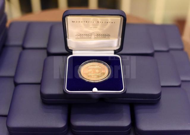 Medalie personalizată, care a fost oferită tuturor invitaților evenimentului “LIDER 20 de ani”