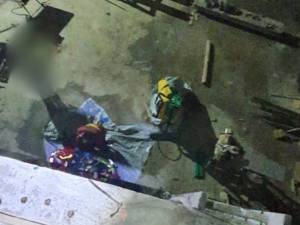 Bărbat scos în stare foarte gravă dintr-o groapă de 6 metri, fundația unui bloc