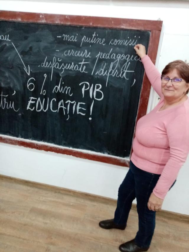 Mesaje de protest scrise pe tablele din clase