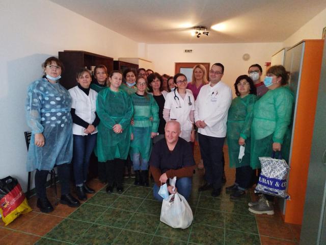 Daruri și consultații gratuite pentru 110 bunici din căminul de la Bogdănești, din partea angajaților Spitalului de Urgență Suceava