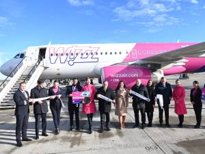 La noua bază aeriana Wizz Air a ajuns primul avion care a operat în premieră zborul Paris - Suceava