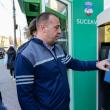 Viceprimarul municipiului Suceava, Lucian Harșovschi, testand sistemul de e-ticketing al TPL