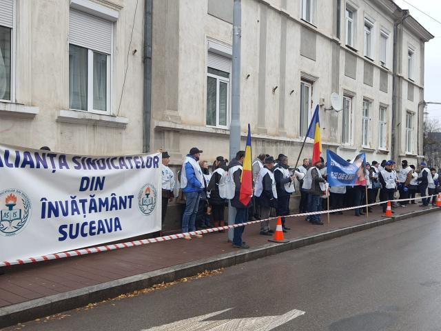Angajații din învățământ au protestat în stradă