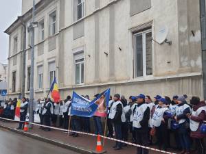 Angajații din învățământ au protestat în stradă