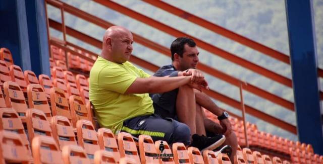 Antrenorul Daniel Stoica alături de directorul sportiv Iulian Darabă
