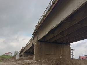 Autoritățile anunță că s-a găsit finanțarea pentru amenajarea unui traseu provizoriu care să permită închiderea podului de la Milișăuți pentru reabilitare