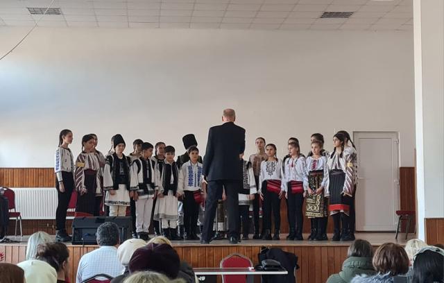 Spectacol oferit de elevii Școlii Gimnaziale ,,Academician Haralambie Mihăescu” Udești