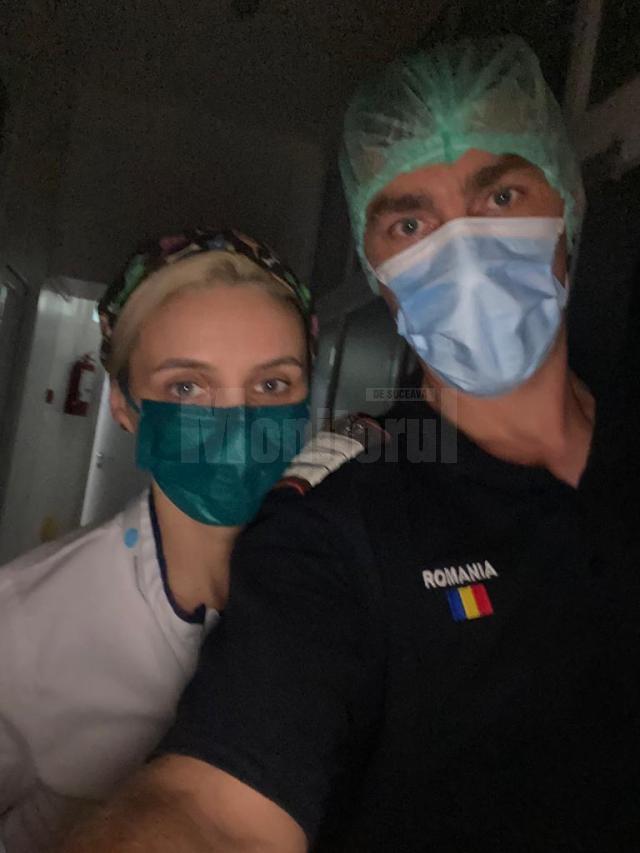 Pompierul Adrian Ungureanu și soția sa Adelina, asistentă medicală