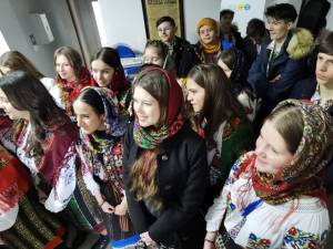 „Caravana de colinde” ATOS a ajuns joi la Monitorul de Suceava