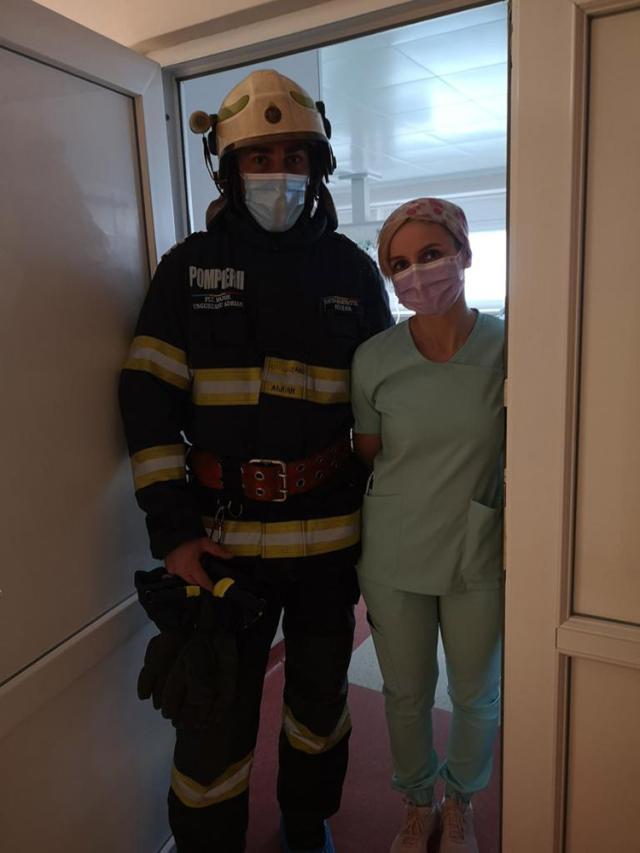 Pompierul Adrian Ungureanu şi soția sa, Adelina, asistentă medicală
