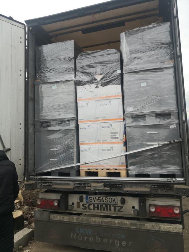Peste 18 tone de alimente pentru câini – hrană uscată și hrană umedă, au ajuns la adăpostul de animale al Sucevei, din Germania