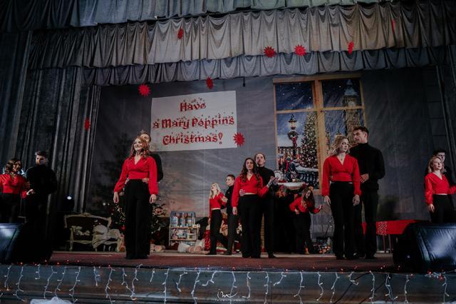Spectacolul de Crăciun al elevilor de la Petru Rareș