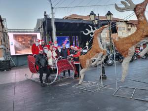 Motocicliști „Străjerii Motorcycle Friends” Suceava s-au îmbrăcat în Moș Crăciun și au oferit cadouri copiilor