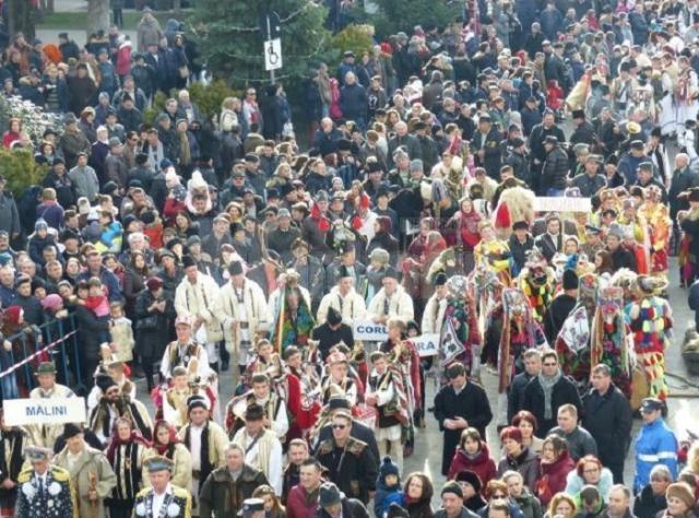 Festivalul Internațional al Obiceiurilor de Iarnă revine marți pe străzile Sucevei