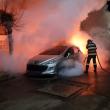 La Rădăuți, un tânăr a incendiat cele două mașini ale familiei, după ce s-a certat cu toți cei din casă