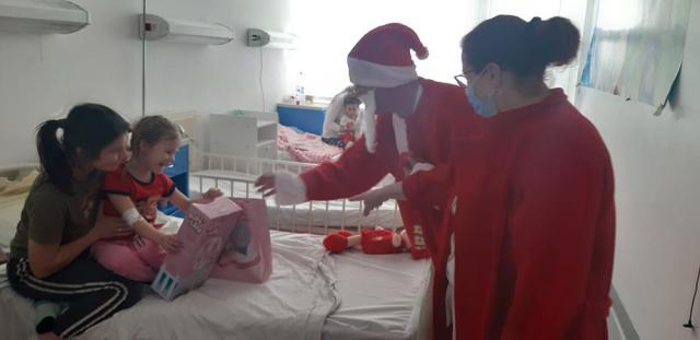 Moș Crăciun la copiii internați în Spitalul Județean de Urgență Suceava