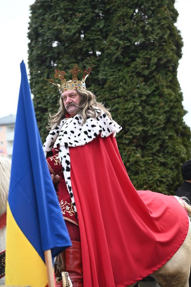 Mii de oameni s-au bucurat marți de Festivalul Obiceiurilor de Iarnă de la Suceava