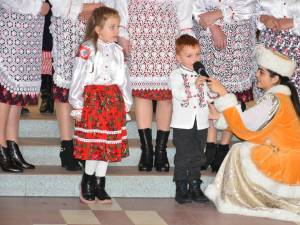 Și cei mai mici copii au colindat