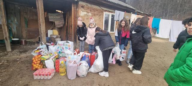 Proiect de voluntariat „Un altfel de brad”, cu elevii Școlii Nr. 1 Suceava