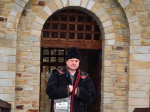 Niculai Barbă îi invită pe turiști să ia cu asalt Cetatea de Scaun a Sucevei