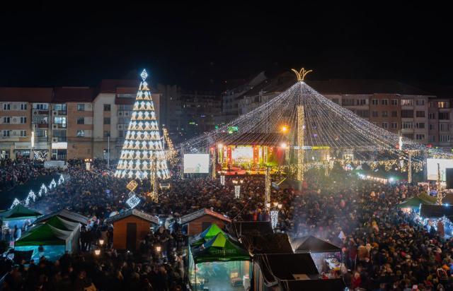 Revelionul în aer liber a adunat aproape 10.000 de oameni în centrul municipiului Suceava