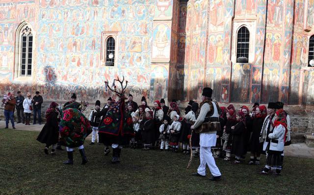 Pe 1 ianuarie, Mănăstirea Moldoviţa şi-a deschis porţile pentru urători