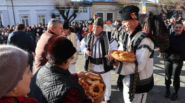 Urători la Primăria Fălticeni, în ultima zi a lui 2022