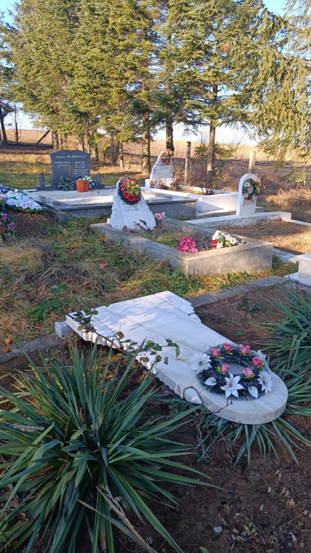 Mormânt profanat în cimitirul din Bodnăreni