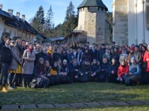 Tabăra studențească de iarnă de la Mănăstirea Putna a reunit peste 150 de studenți