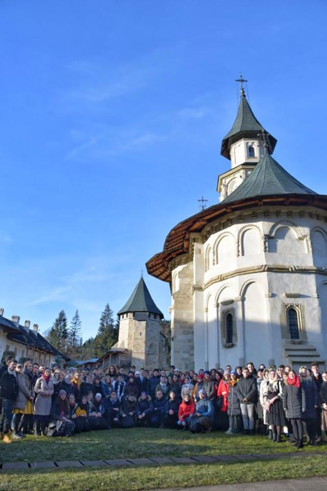 Tabăra studențească de iarnă de la Mănăstirea Putna a reunit peste 150 de studenți