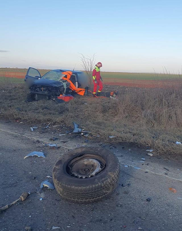 Două femei rănite după ce mașina cu care circulau a fost lovită de un Touran condus de un botoșănean