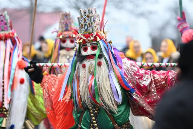 Draguseni a gazduit Festivalul Obiceiurilor de iarna pe stil vechi