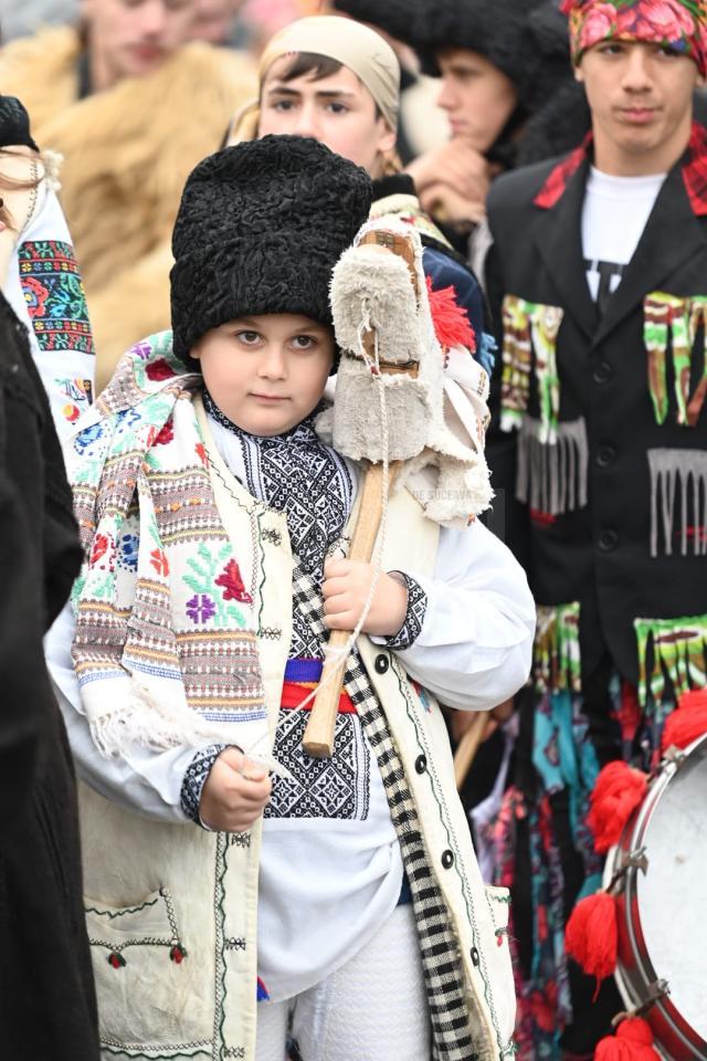 Draguseni a gazduit Festivalul Obiceiurilor de iarna pe stil vechi