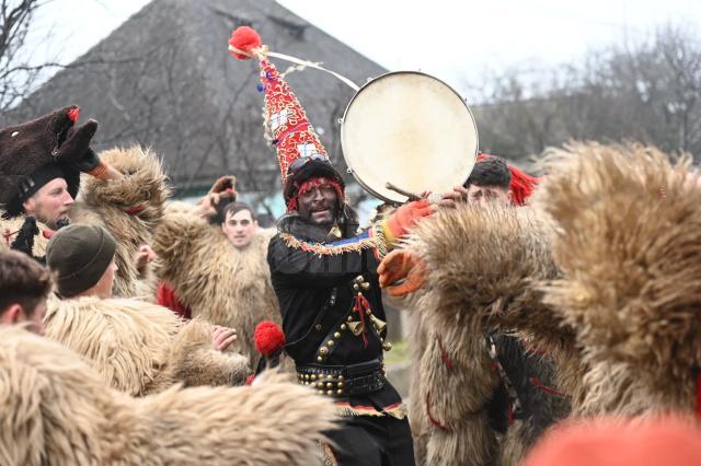 Draguseni a gazduit Festivalul Obiceiurilor de iarna pe stil vechi