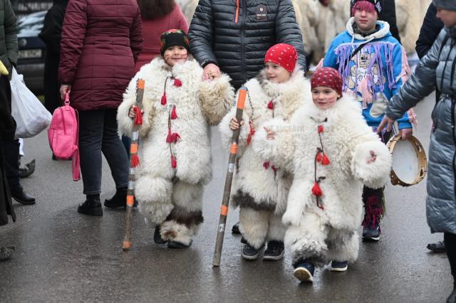 Draguseni a gazduit Festivalul Obiceiurilor de iarna pe stil vechi