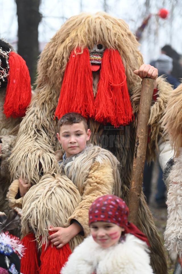 Draguseni a gazduit Festivalul Obiceiurilor de iarna pe stil vechi