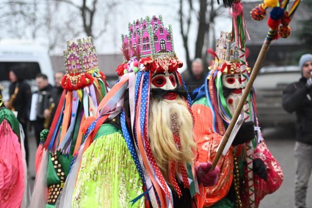 Draguseni a gazduit Festivalul Obiceiurilor de iarna pe stil vechi