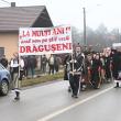 Sute de participanți la parada obiceiurilor de iarna pe vechi de la Drăgușeni