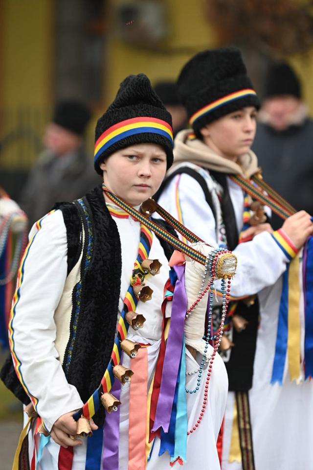 Paradele obiceiurilor de iarnă pe stil vechi din Drăgușeni și Râșca au încheiat programul „Crăciun în Bucovina”