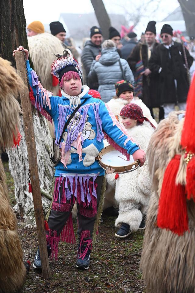 Paradele obiceiurilor de iarnă pe stil vechi din Drăgușeni și Râșca au încheiat programul „Crăciun în Bucovina”